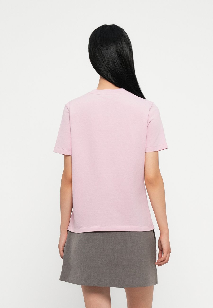 Футболка Tommy Hilfiger LOGO, Bonita Pink/Light Pink — фото 3