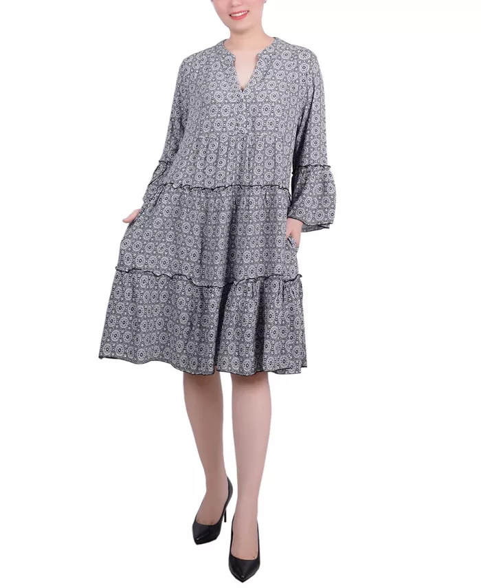 

Миниатюрное платье с рукавом 3/4 и ярусами NY Collection, серый