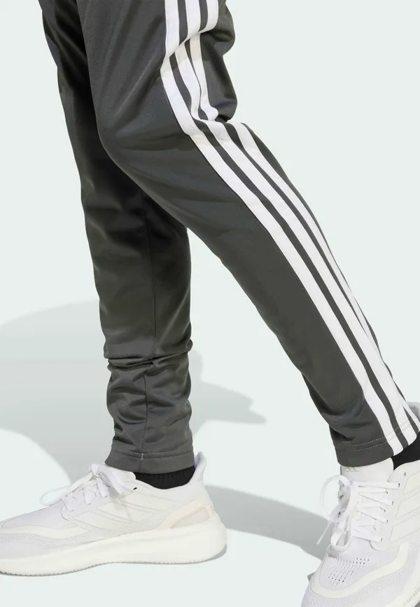 Спортивный костюм с 3 полосками seasonal essentials tiberio Adidas Performance, Silver Pebble/Grey Six/Metal Grey/White — фото 4