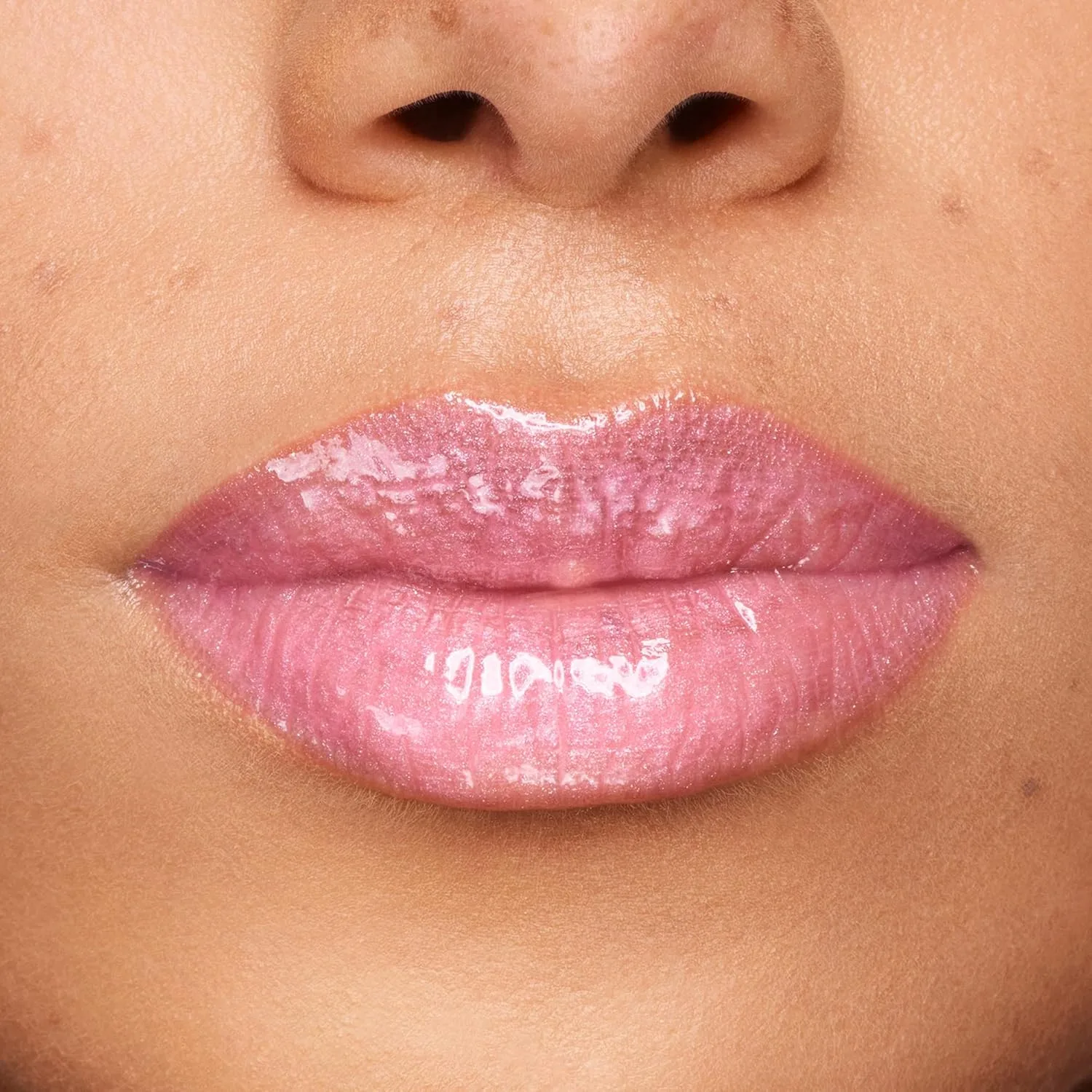 Блеск для губ Shiseido Shimmer GelGloss - глянцевый блеск для губ с зеркальным кристальным финишем - увлажнение в течение 12 часов - невесомый и нелипкий., 04 - Bare Pink — фото 4