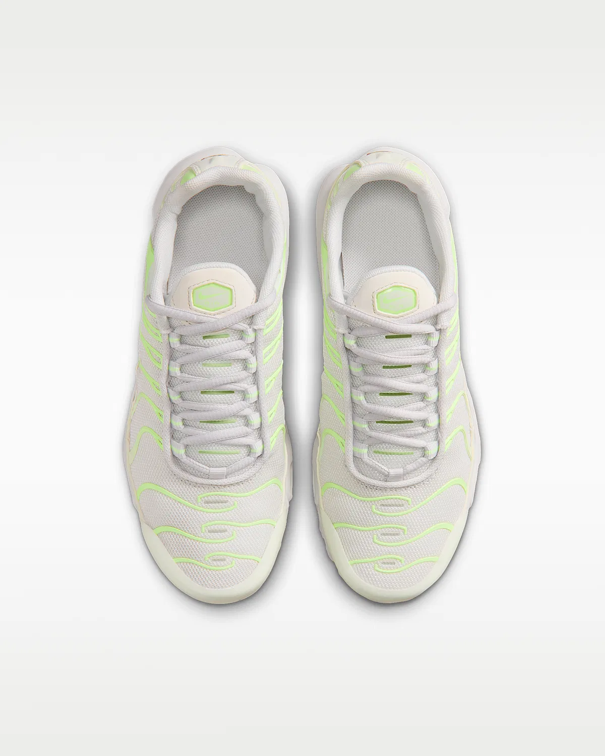 Кроссовки Nike Air Max Plus для детей старшего возраста, Platinum Tint/Spruce Aura/Barely Volt — фото 4