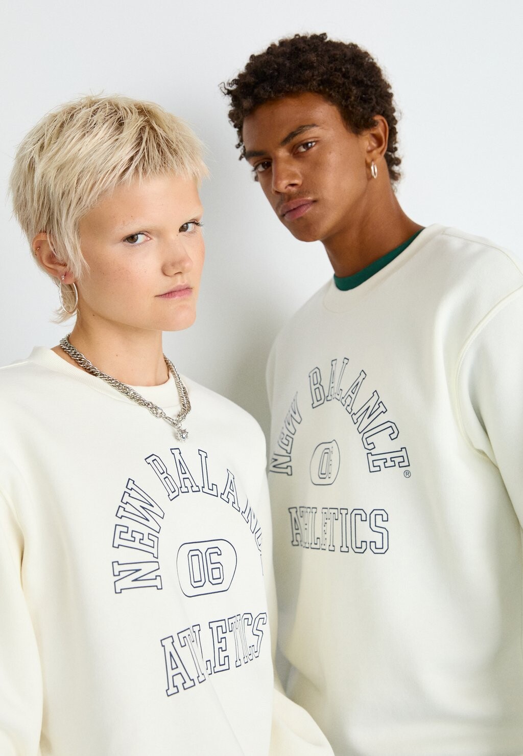 

Толстовка GRAPHIC CREW UNISEX New Balance, кремовый
