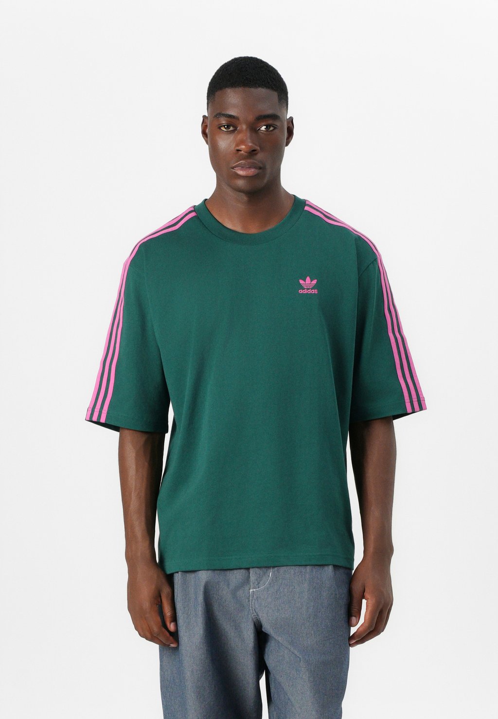 

Футболка с принтом OVERSIZE TEE UNISEX Adidas Originals, темно-зеленый