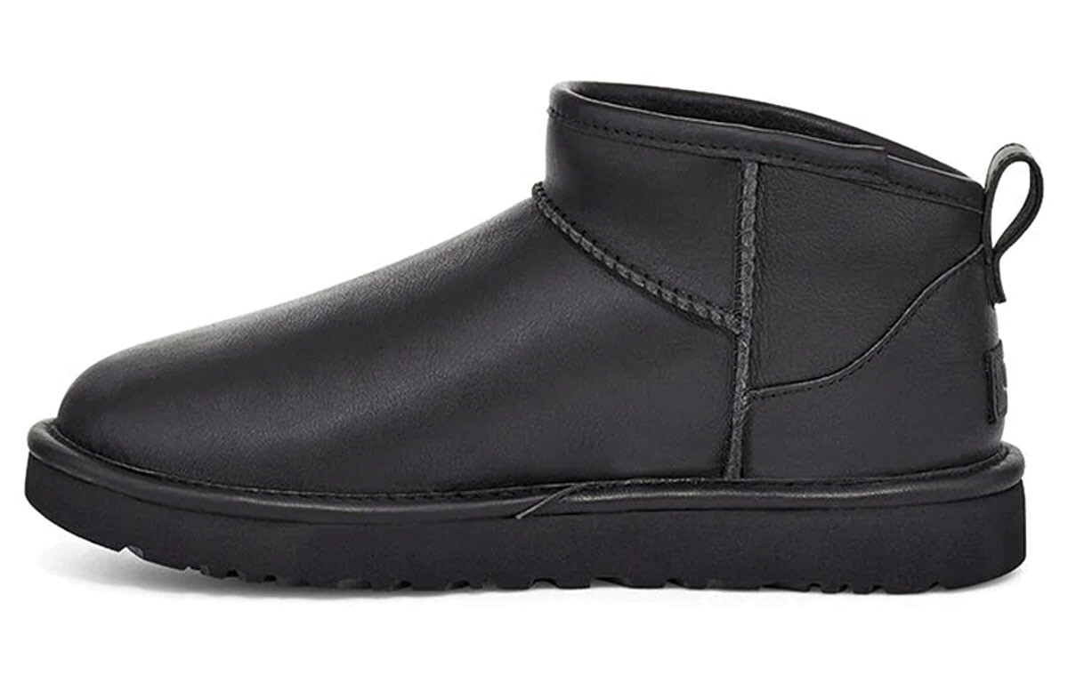 Ботинки короткие женские UGG Classic Ultra Mini, черный
