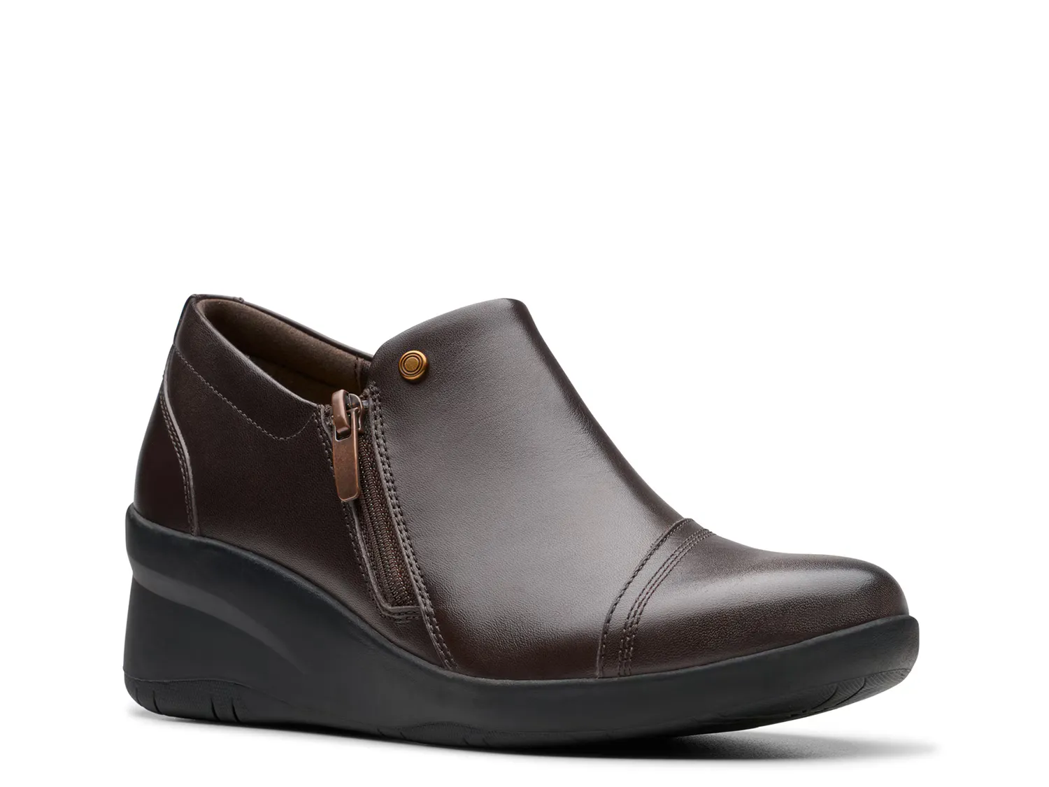 

Слипоны Suttyn Zip Wedge Slip-On Clarks, цвет chocolateleather