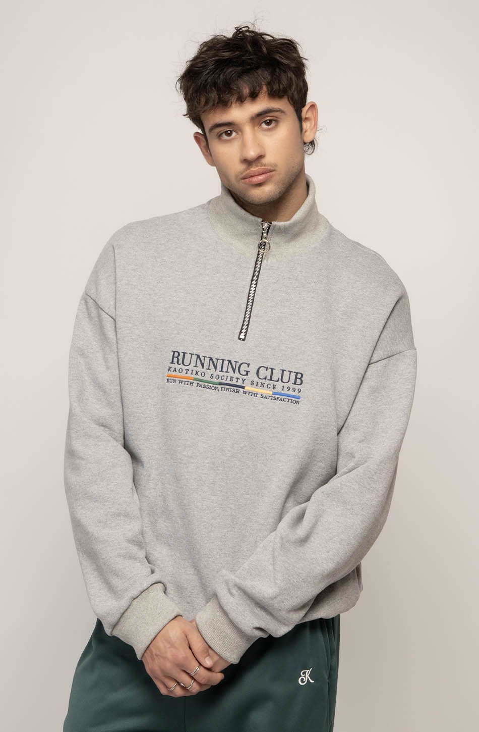 

Толстовка CREW ZIP RUNNING CLUB UNISEX Kaotiko, светло-серый