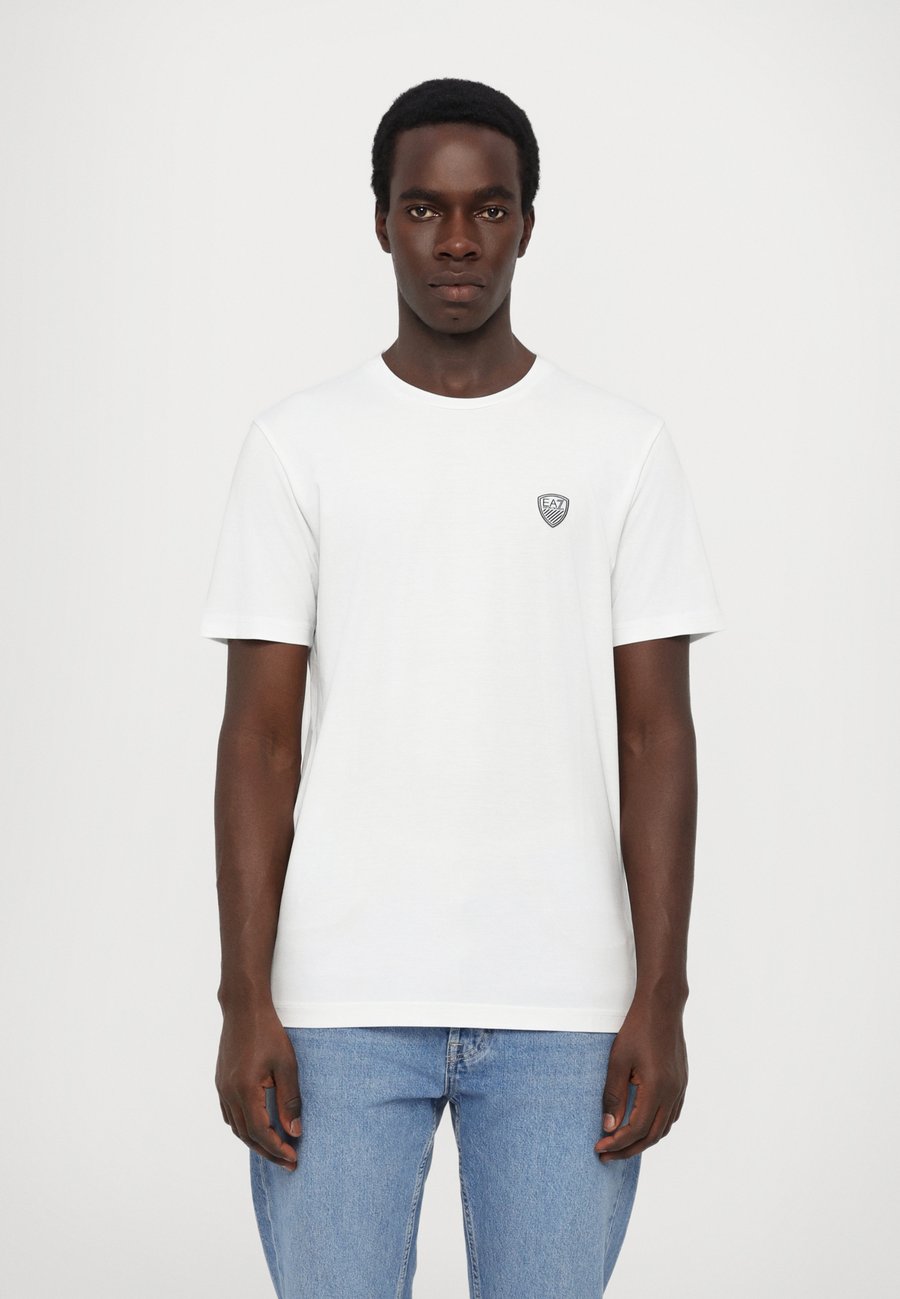 

Футболка EA7 Emporio Armani TRAIN PREMIUM SHIELD TEE, White, Белый, Футболка EA7 Emporio Armani TRAIN PREMIUM SHIELD TEE, White