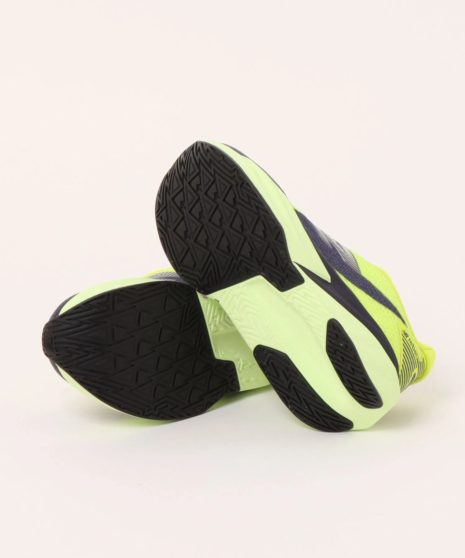 Детские кроссовки New Balance FuelCell Rebel v5 — фото 3