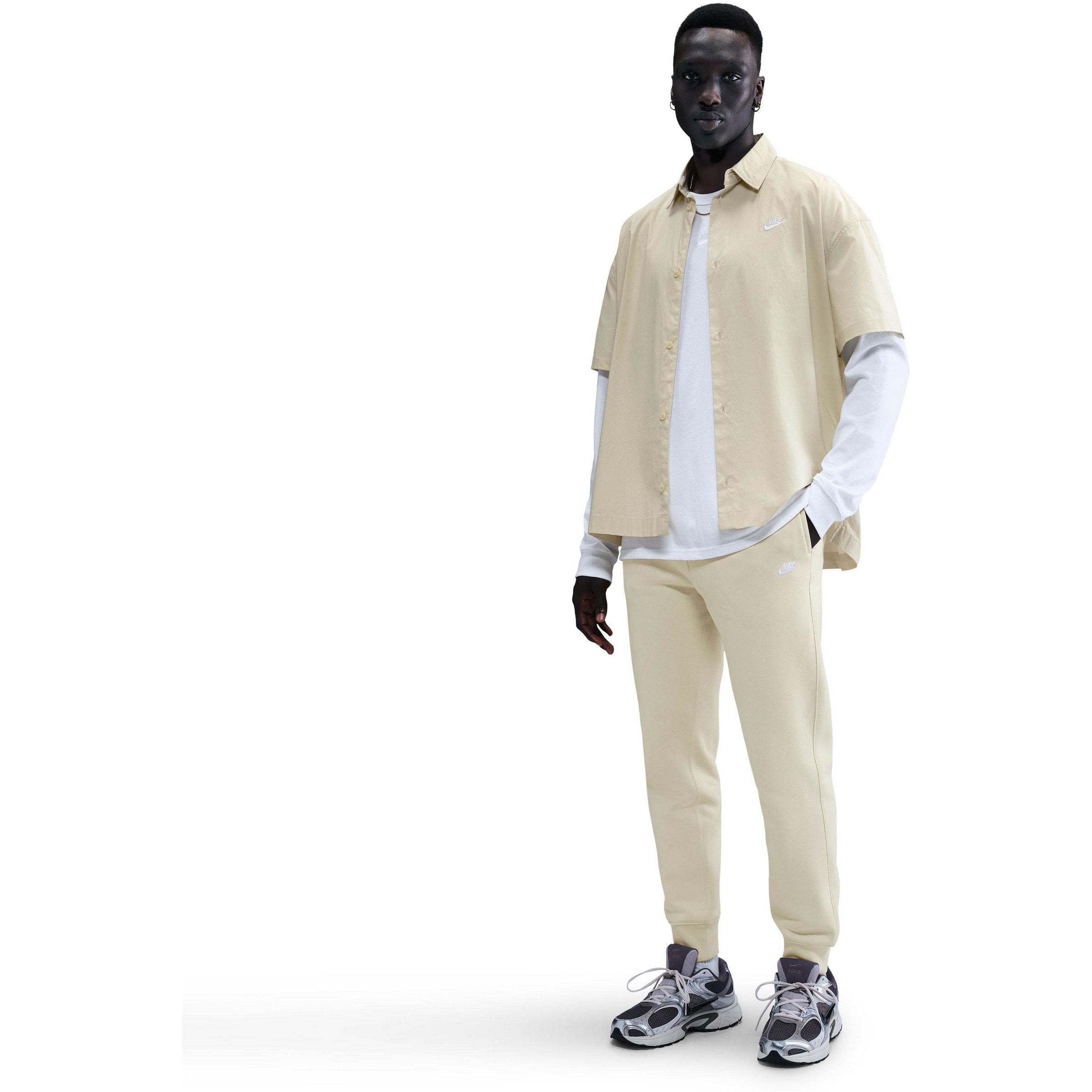 Nike Sportswear Брюки 'Club' с сужением в бежевом цвете — фото 3