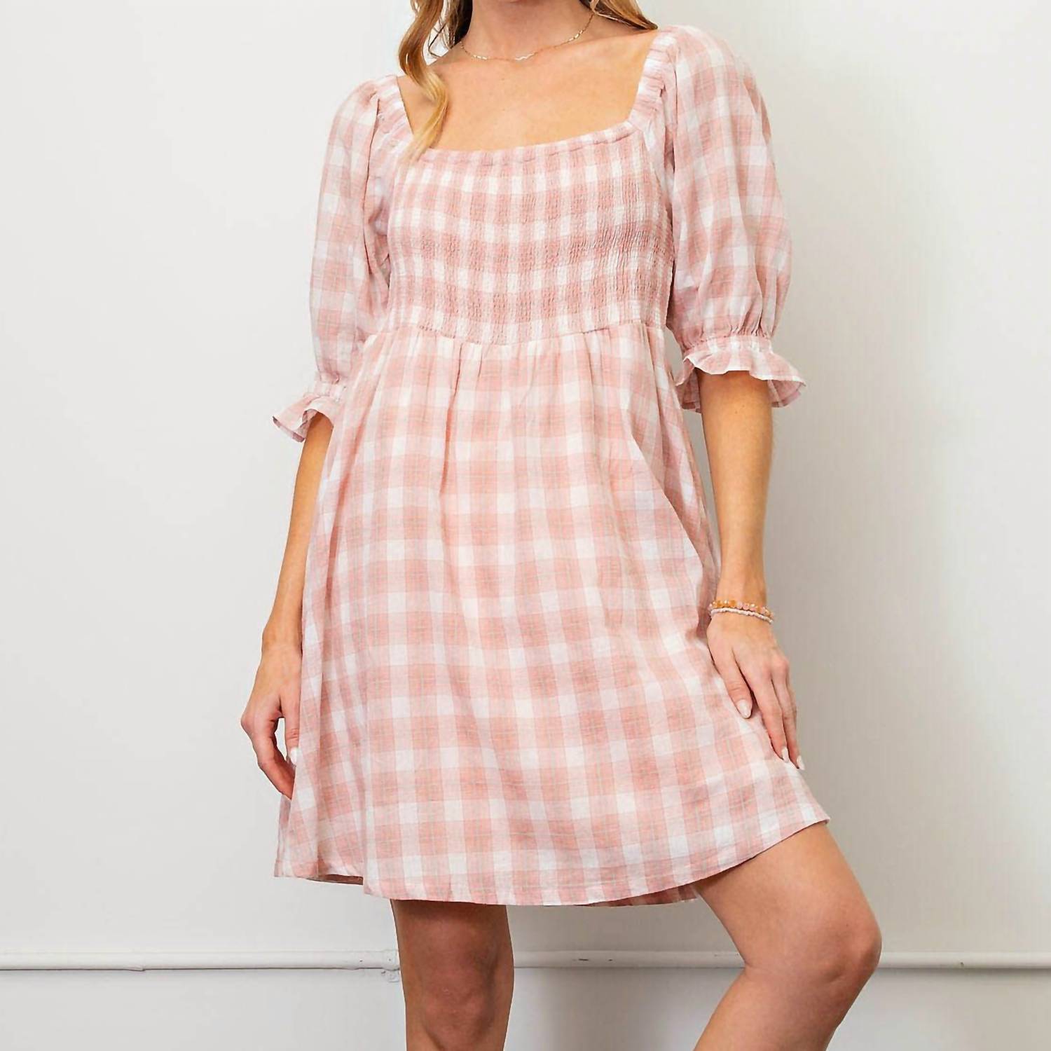 

Платье в клетку с пышными рукавами нежно-розового цвета KORI