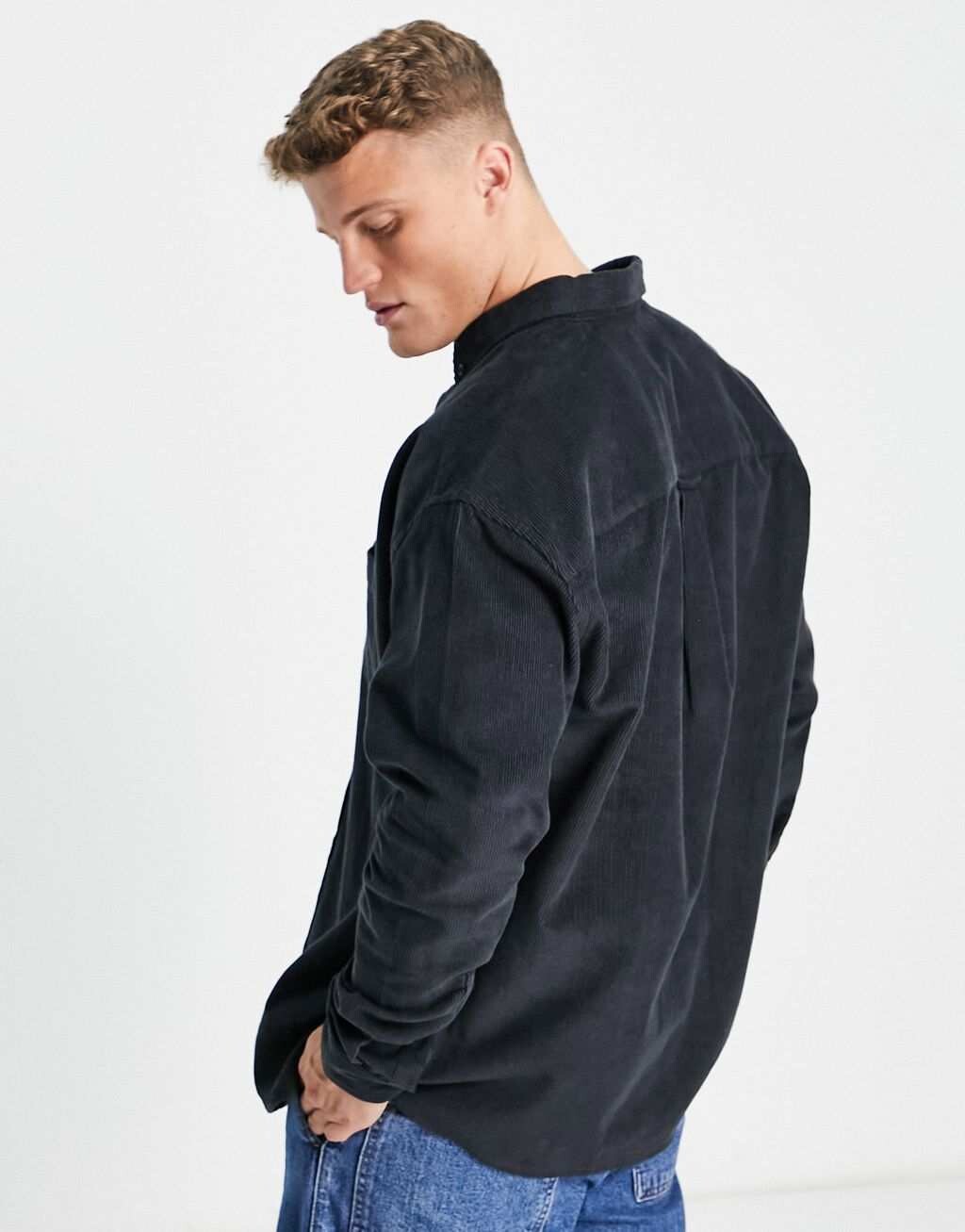 Черная вельветовая рубашка оверсайз в стиле 90-х годов ASOS DESIGN — фото 4