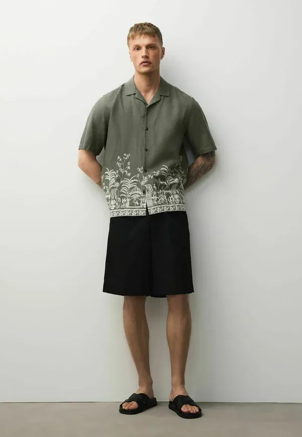 Рубашка Next Regular fit textured embroidered short sleeve shirt, зеленая — фото 2