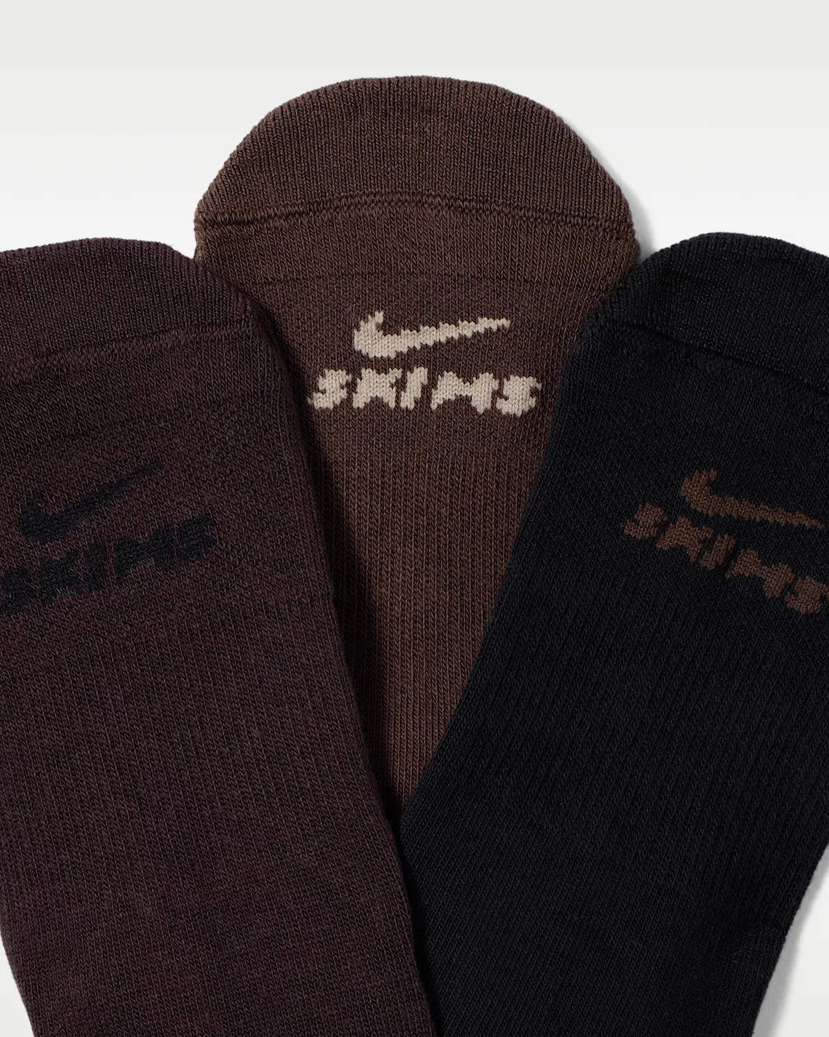 Женские носки Dri-FIT (3 пары) NikeSKIMS, Multi-Color/NSKM Phoenix/NSKM Dark Sepia — фото 2