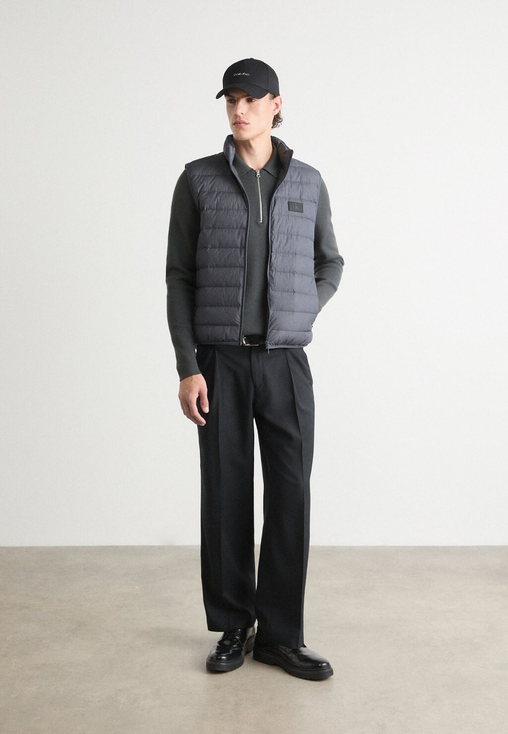 

Жилет VEST Calvin Klein Jeans, темно-серый