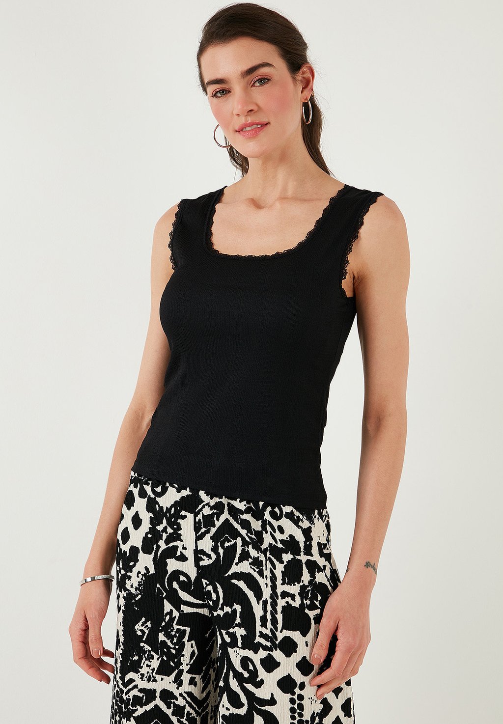 

Топ SLIM FIT LELA, черный