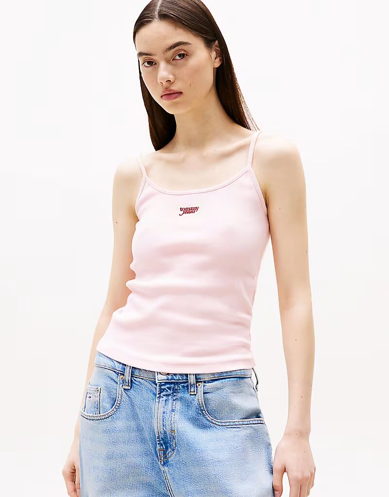 

Топ Tommy Jeans с надписью на бретельках в светло-розовом цвете