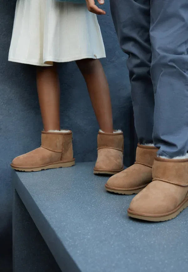 Сапоги Ugg Classic Mini II Classic Ankle, каштановый — фото 3