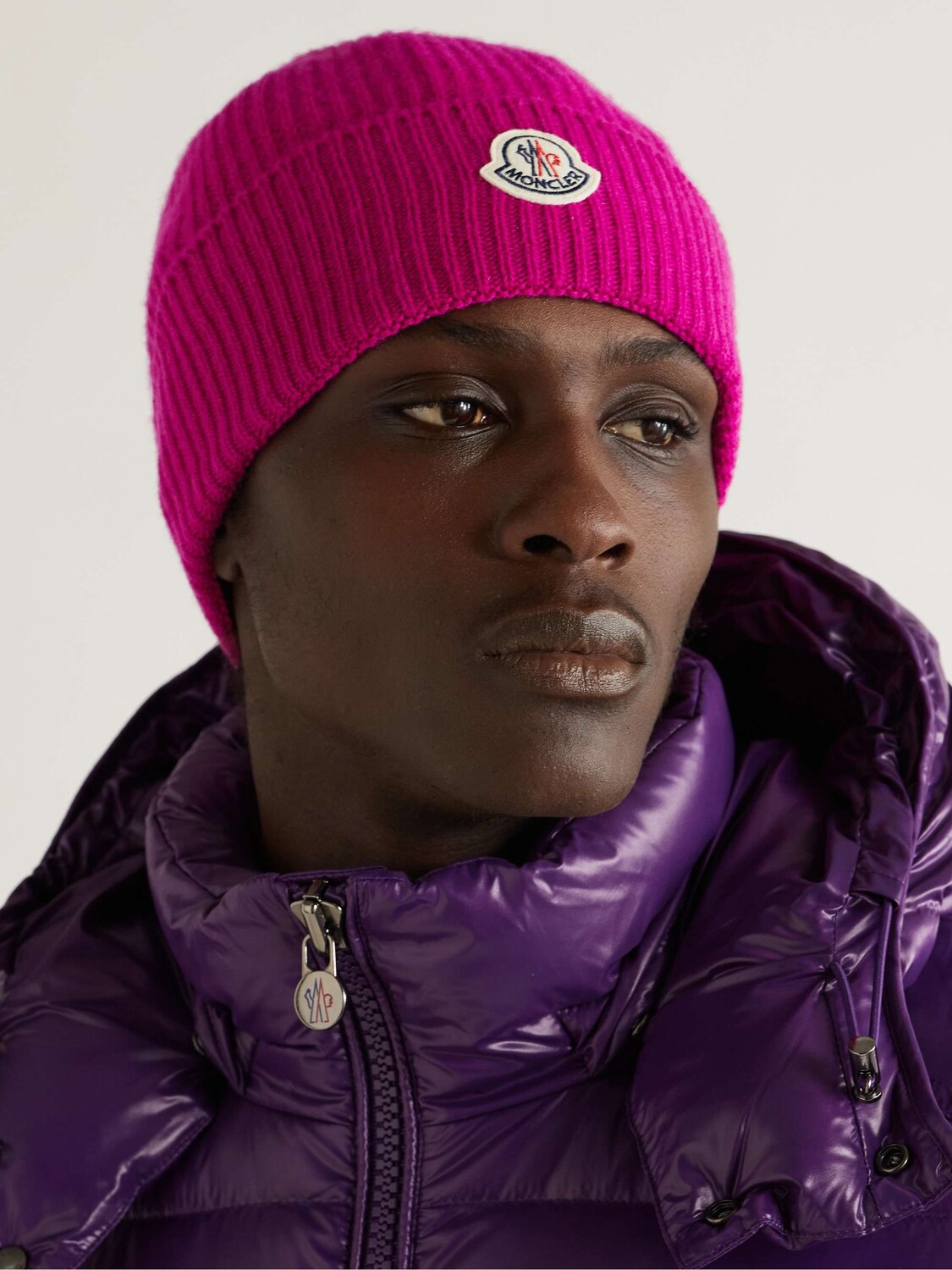 Шапка-бини из натуральной шерсти и кашемира с аппликацией в рубчик MONCLER, розовый — фото 2