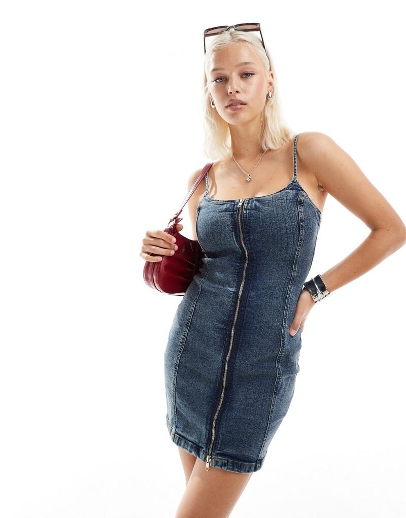 

Джинсовое платье мини на молнии Monki