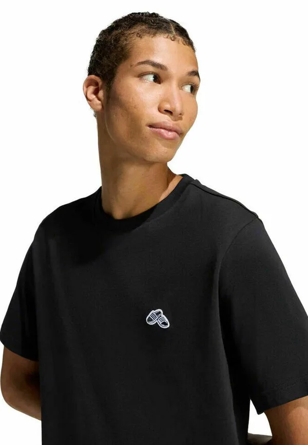 Летняя футболка с графическим принтом в стиле слайдер Adidas Performance, Black — фото 3