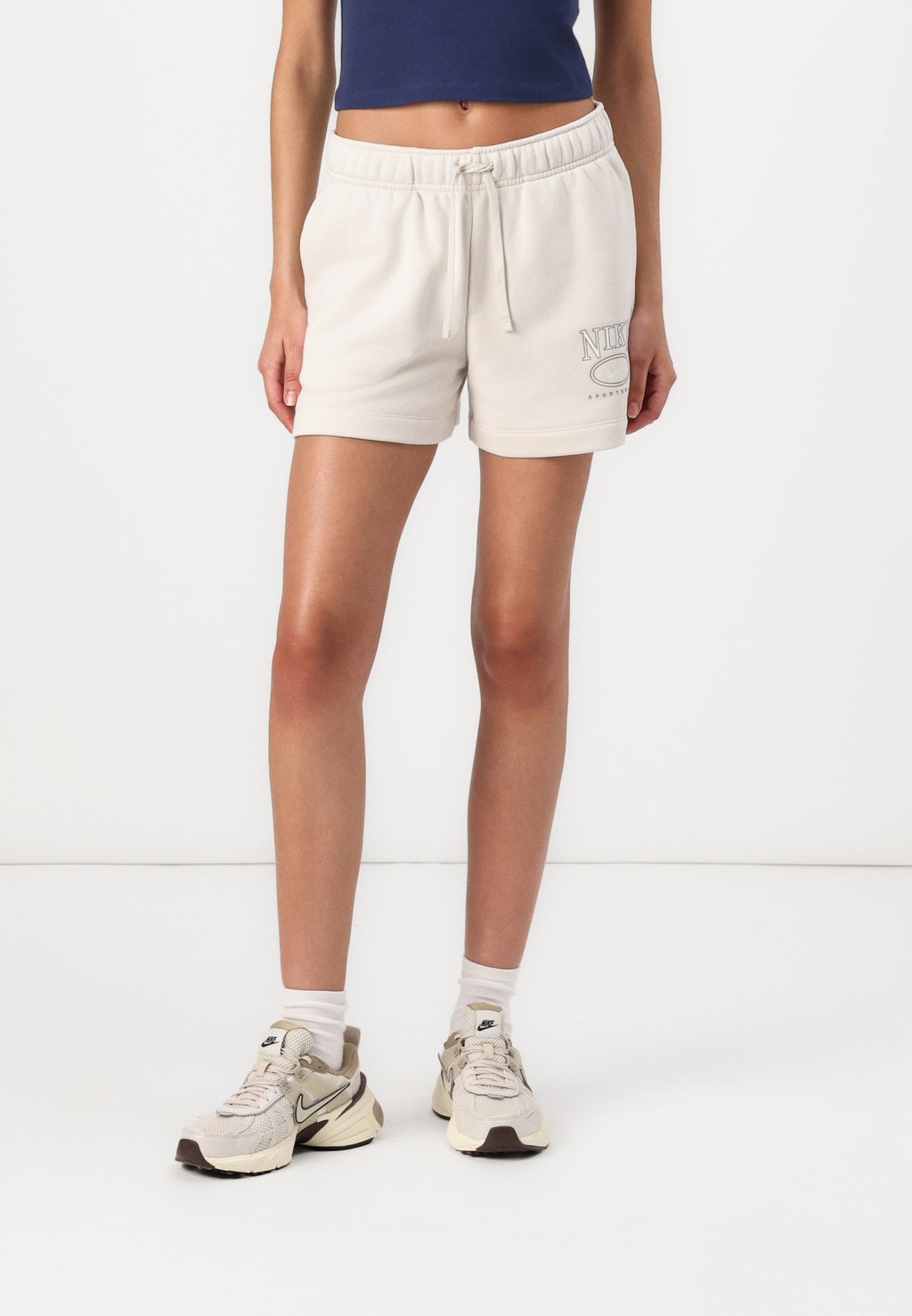 

Шорты CLUB - Tracksuit bottoms Nike Sportswear, белый