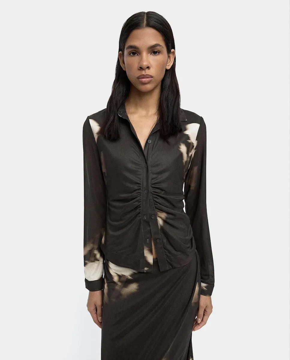 

Женская сатиновая рубашка с длинными рукавами и анималистичным принтом Parfois, темно-коричневый