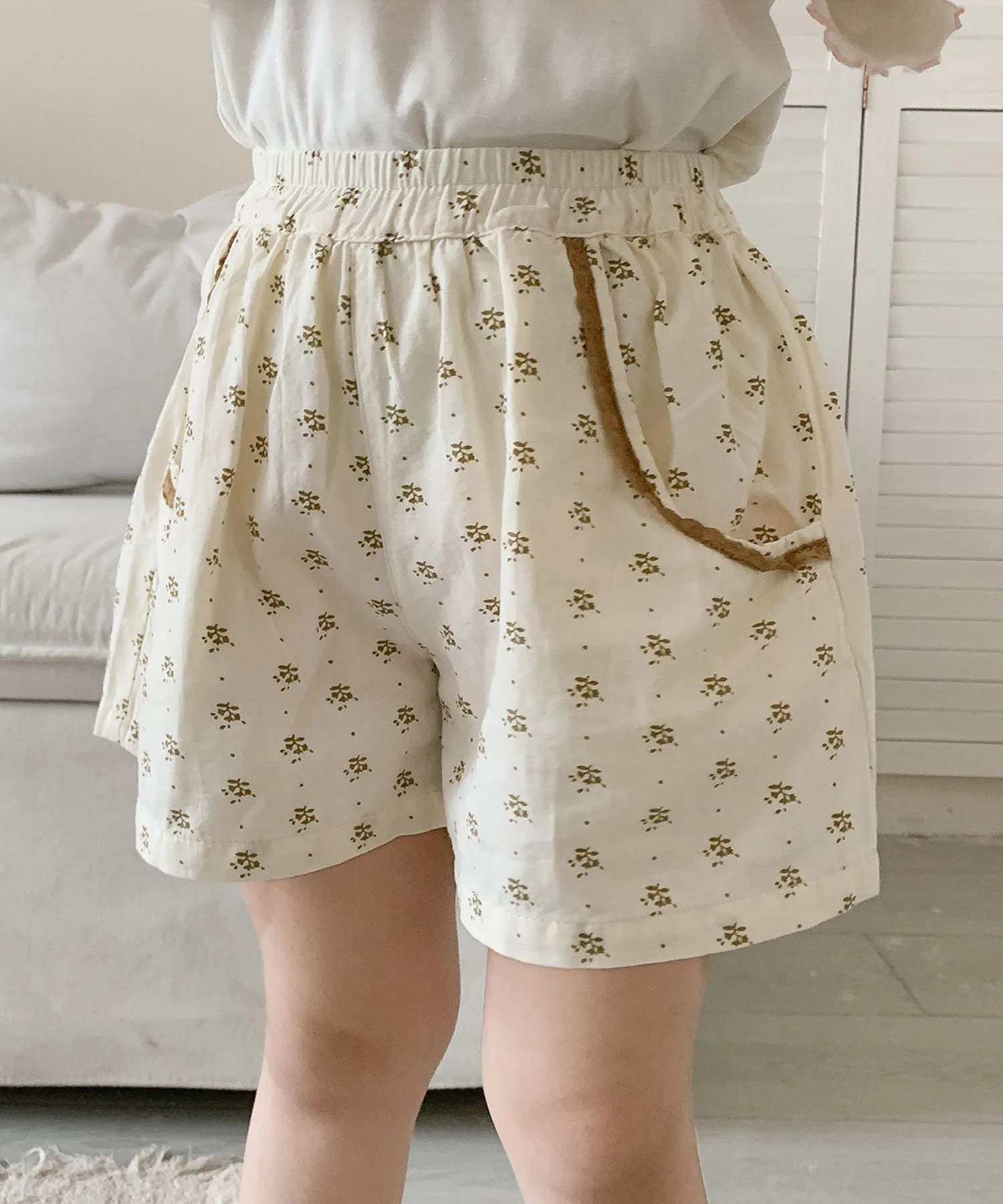 Детские шорты с цветочным принтом Aimoha Kids, off white — фото 2