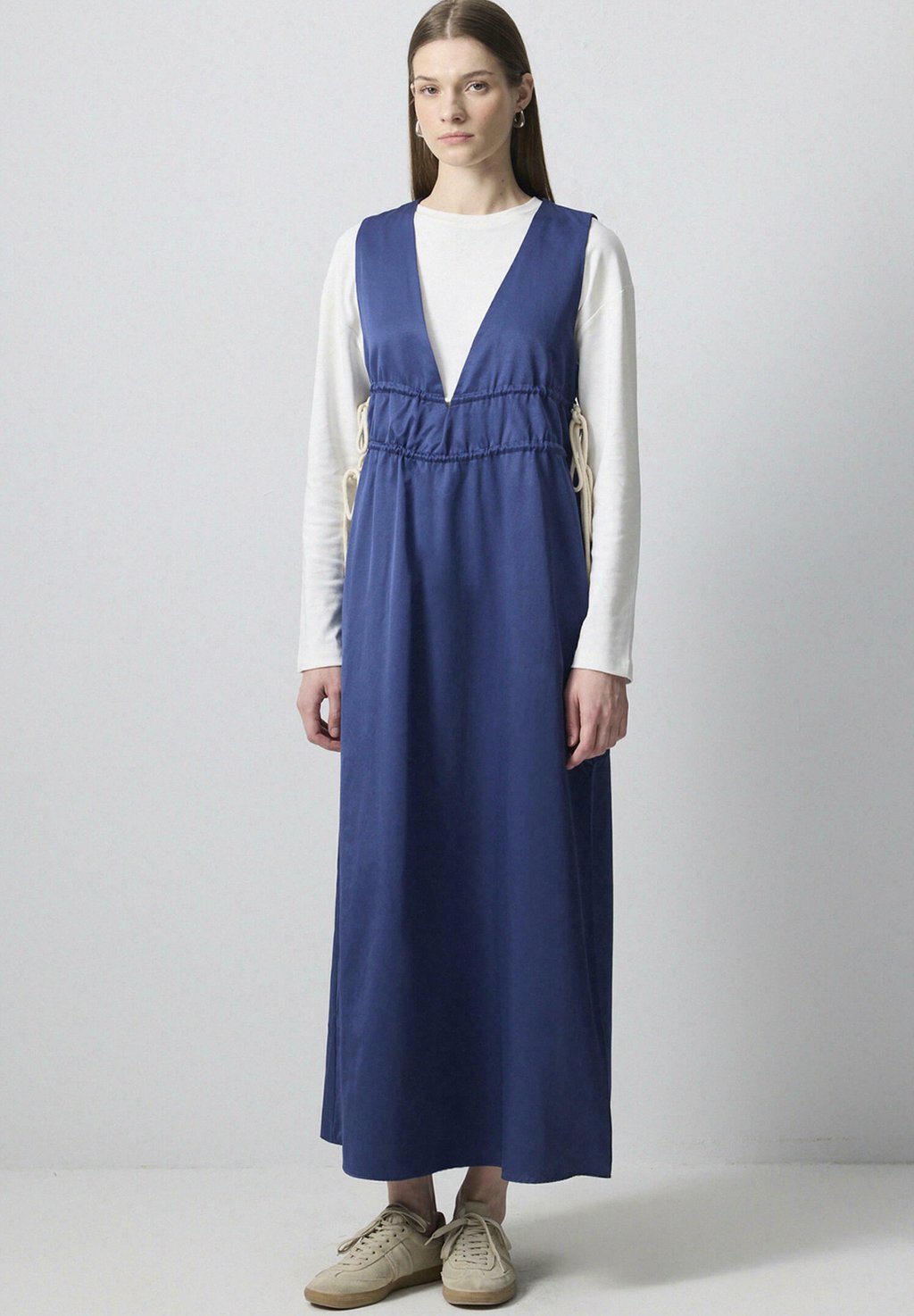 

Платье макси V NECK Touché Privé, темно-синий