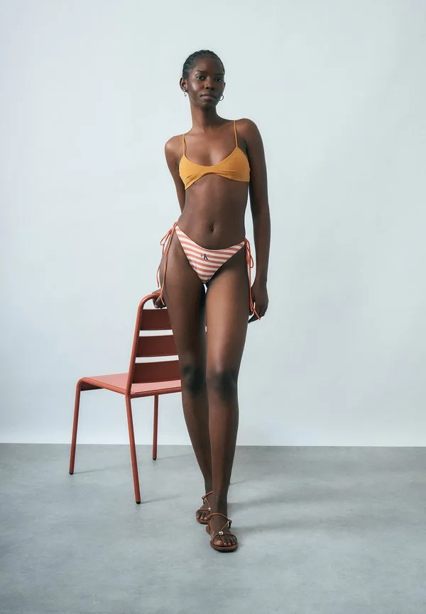 Плавки-Бикини с завязками по бокам и графическим монограммом Calvin Klein Swimwear, Orange — фото 2