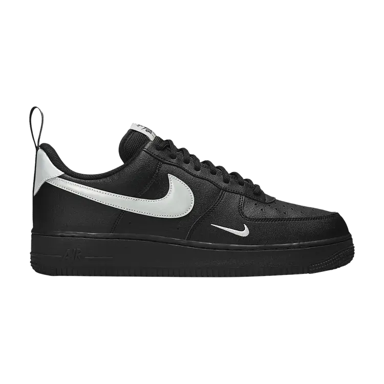 

Кроссовки Nike Air Force 1 '07 LV8 UT 'Black Metallic Silver', черный
