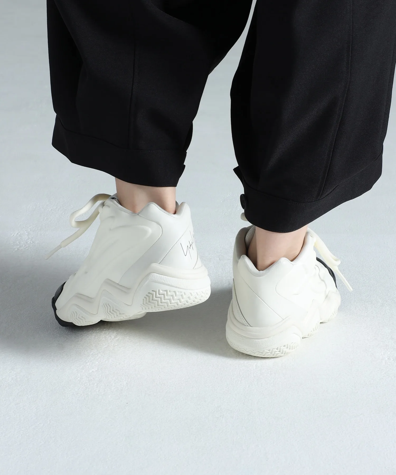 Унисекс высокие кожаные кроссовки Y-3 MEGABALL белые с чёрным — фото 2