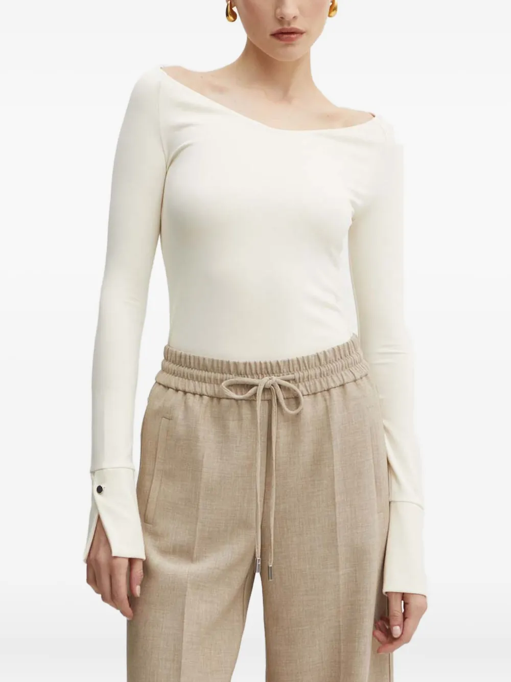 

Топ с лодочным вырезом и манжетами на пуговицах BOSS, нейтральный