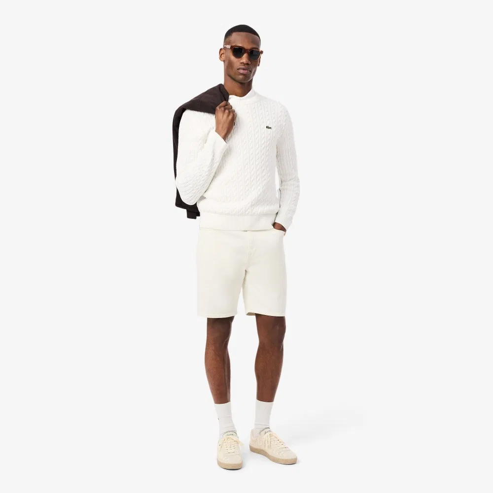 Мужской джемпер с круглым вырезом и узором косы белого цвета от Lacoste — фото 4