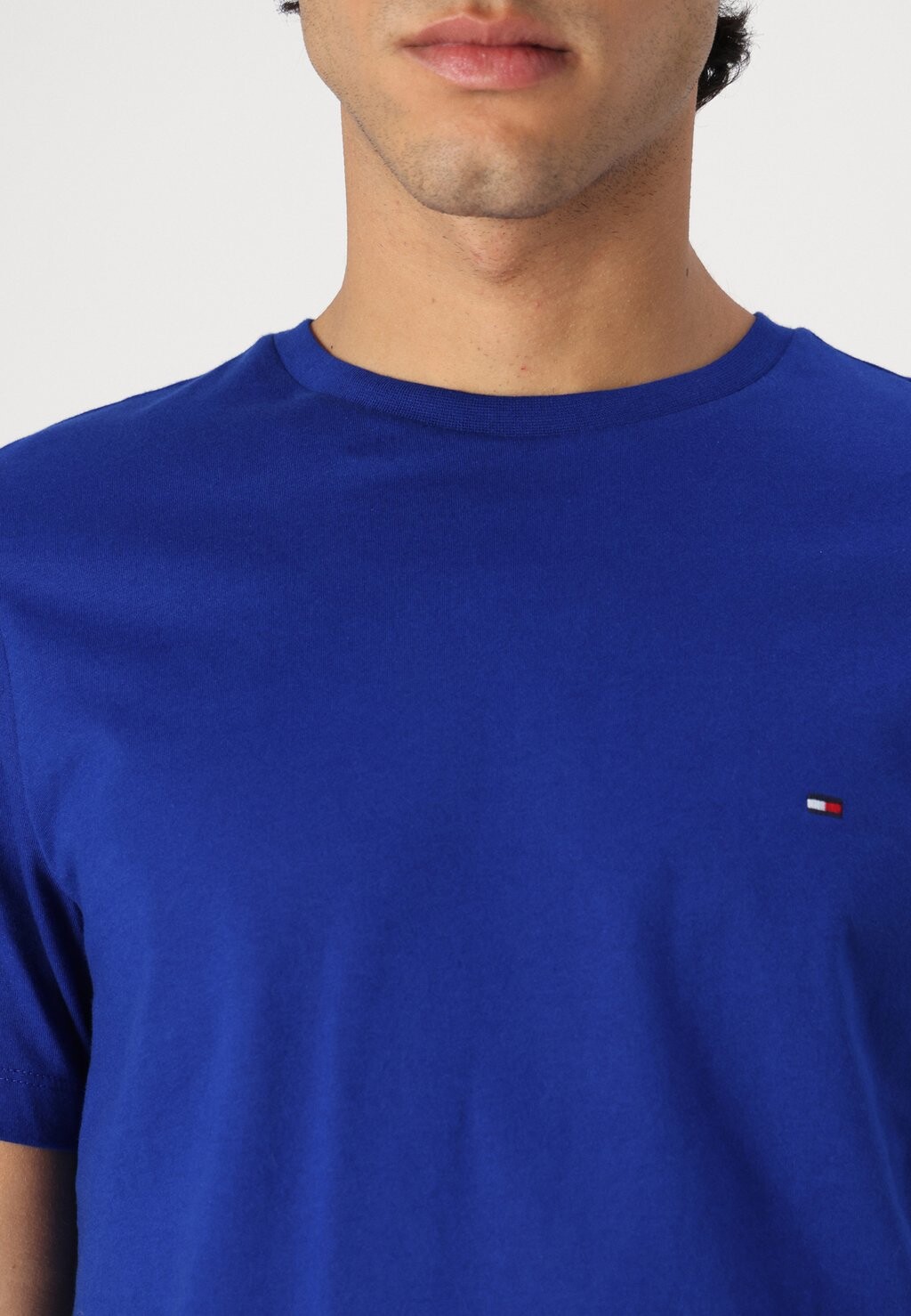 

Базовая футболка SEASONAL FIT SOLID TEE Tommy Hilfiger, темно-синий