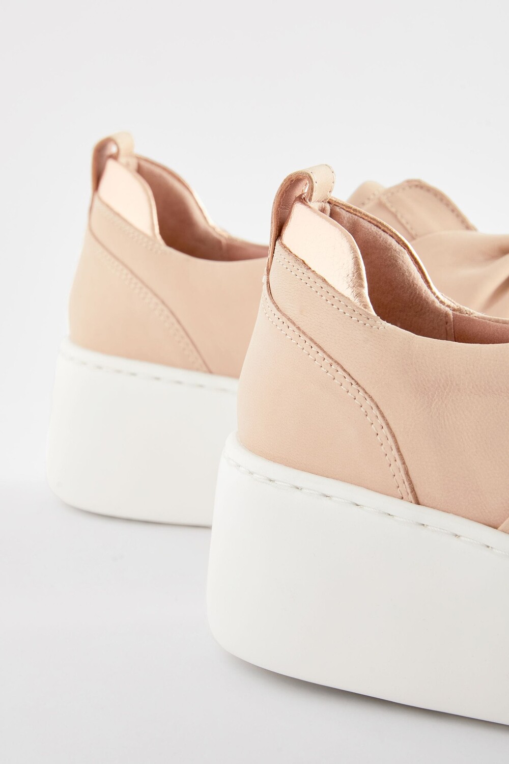 Кожаные спортивные кроссовки Signature Forever Comfort на толстой подошве Next, белый — фото 4