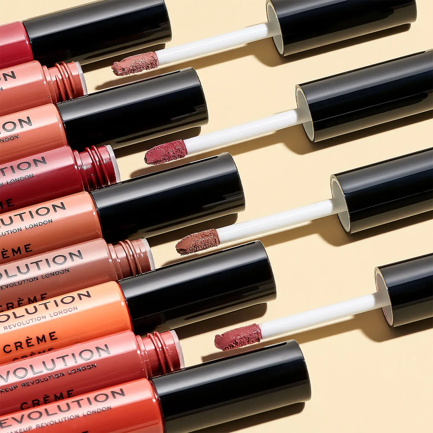 

Губная помада Makeup Revolution Crème Lipstick