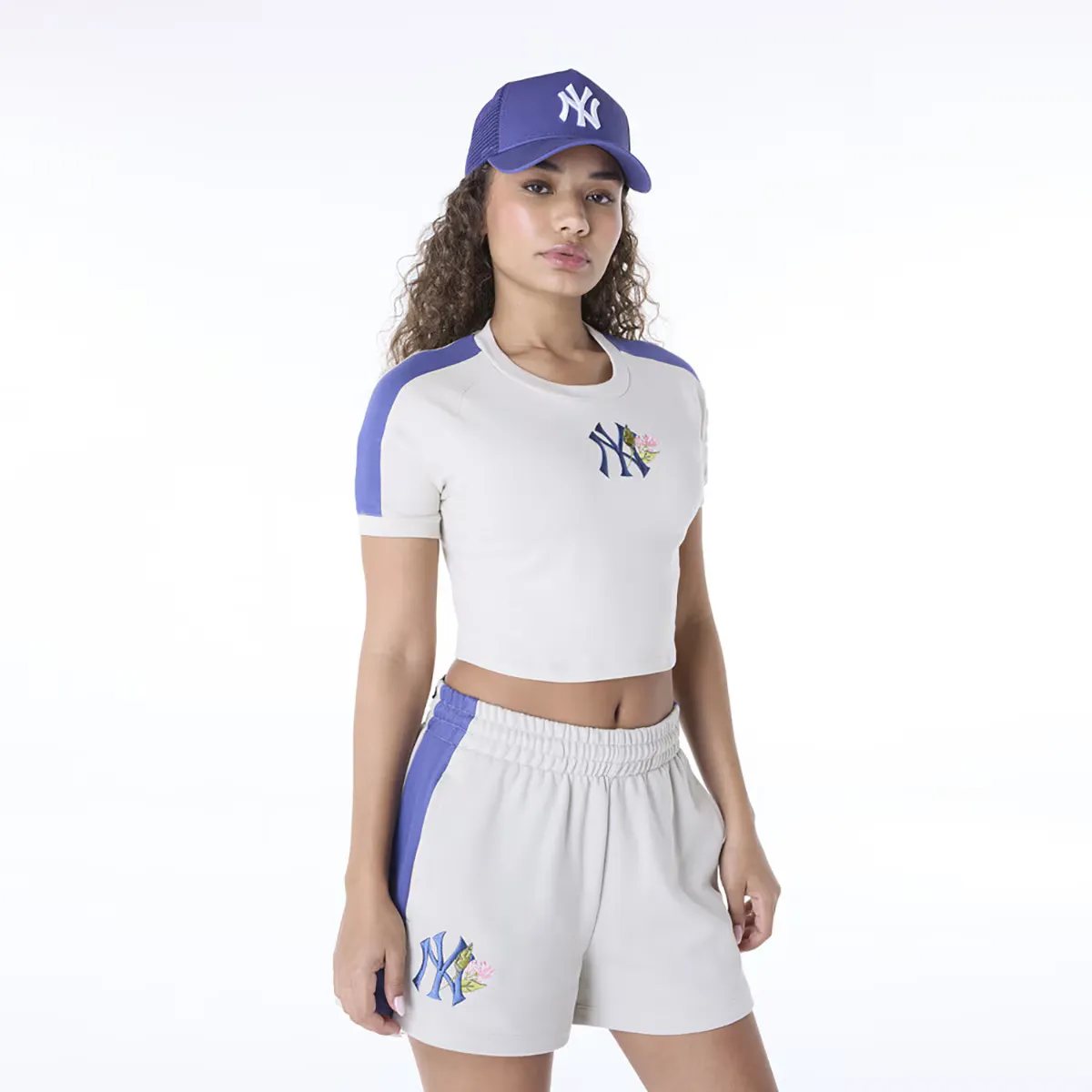 

Футболка кроп для женщин New York Yankees MLB Floral New Era, бежевый