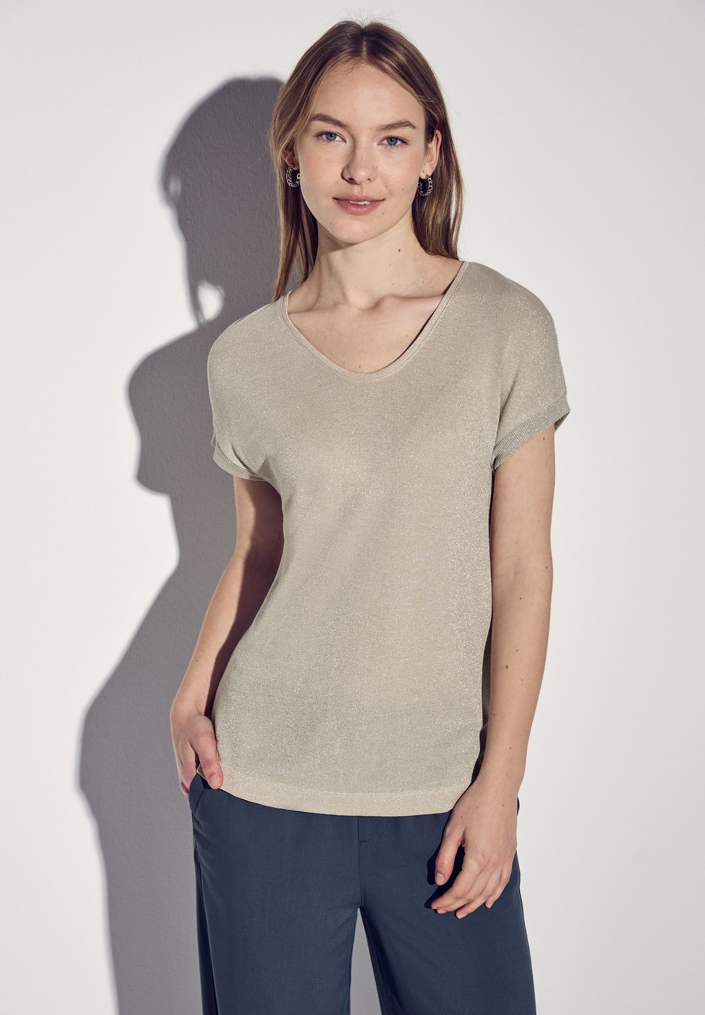 

Базовая футболка GLITZERNDES V-NECK Street One, бежевый