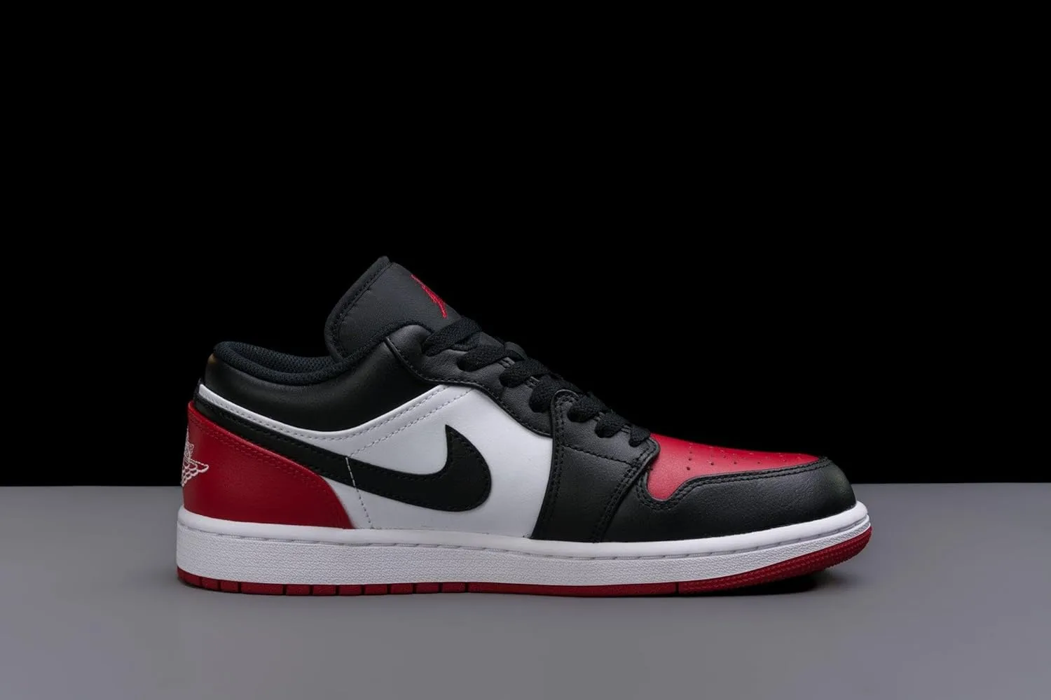 Кроссовки Air Jordan 1 Low Triple White (2022) Статья: 553558-136, Wit Nike, черный — фото 2
