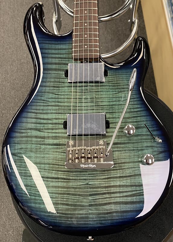 

Электрогитара Ernie Ball Music Man Luke 4 HH - Blue Dream