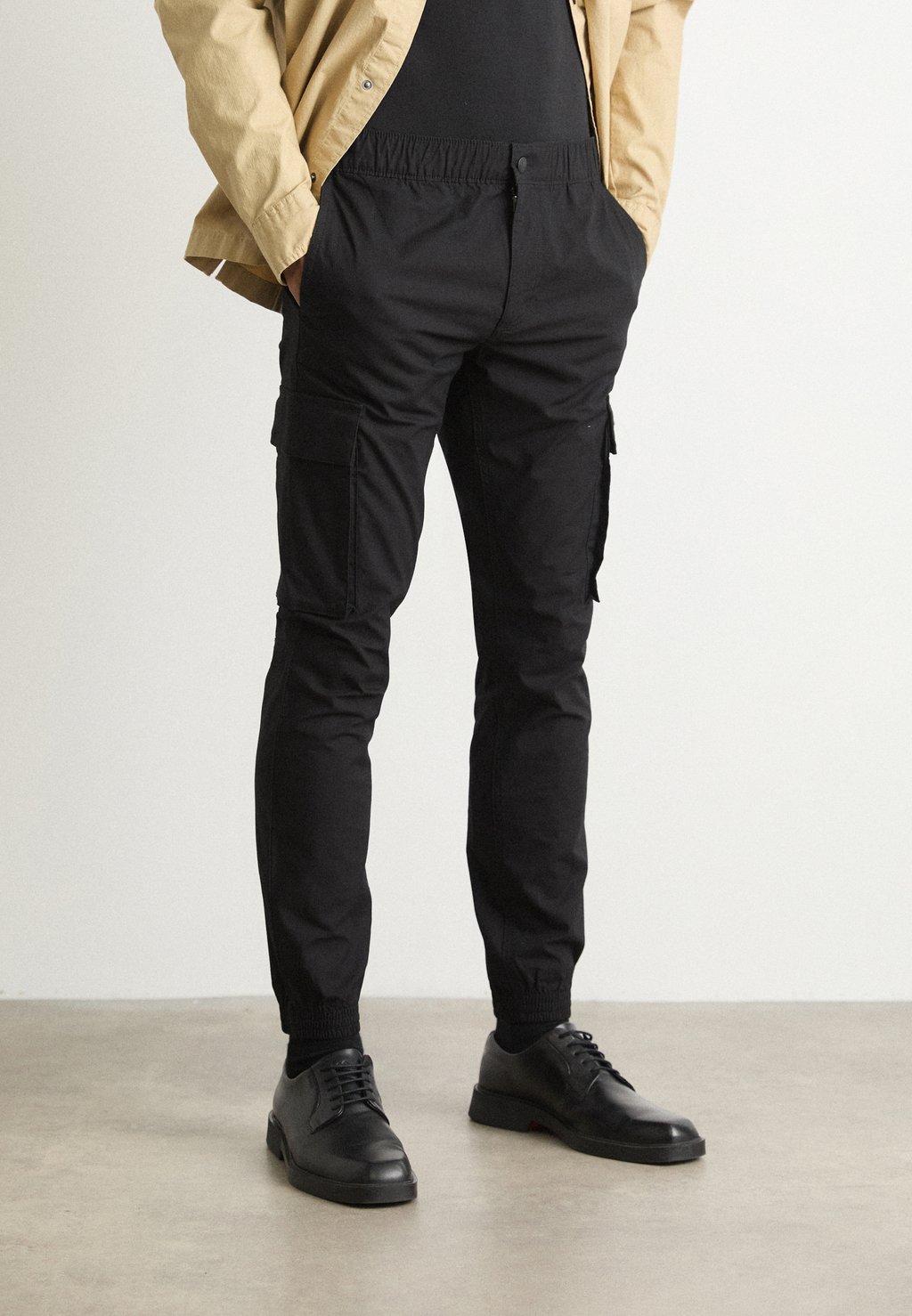 

Брюки карго Calvin Klein Jeans, черный