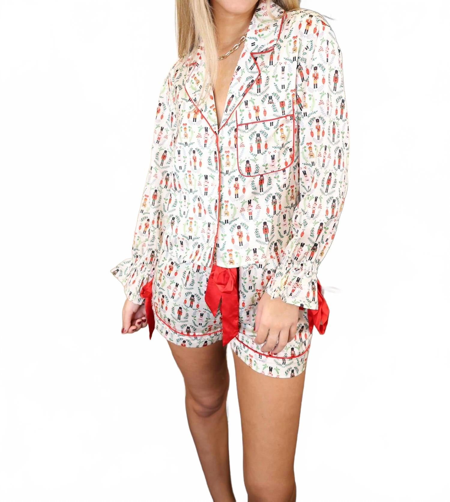 

Peach Love Атласный пижамный комплект «Щелкунчик» белого цвета с разноцветными вставками