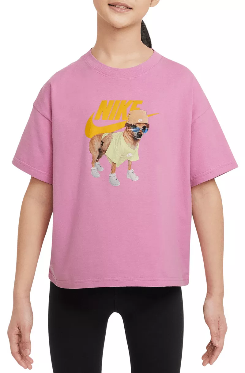 

Футболка свободного кроя Nike Sportswear с рисунком собаки, цвет Magic Flamingo