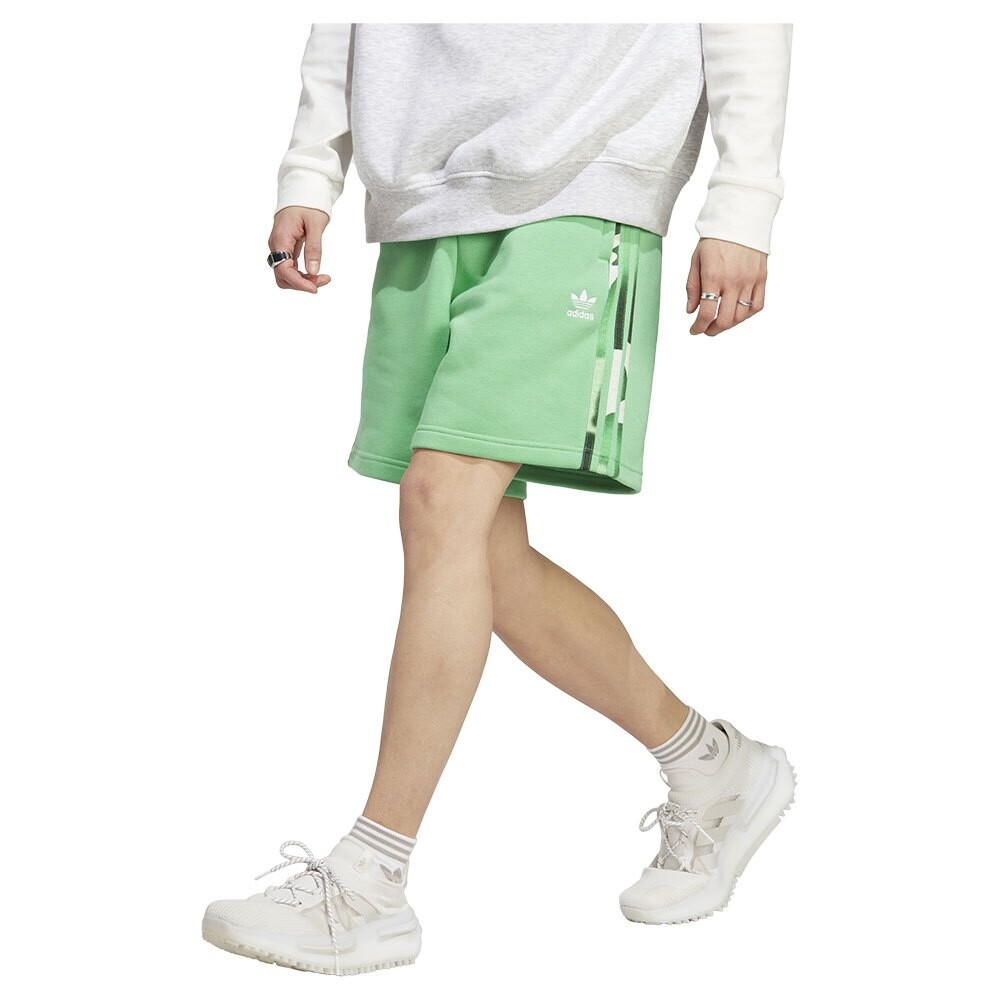 

Шорты adidas Originals Graphics Camo 3 Stripes, зеленый