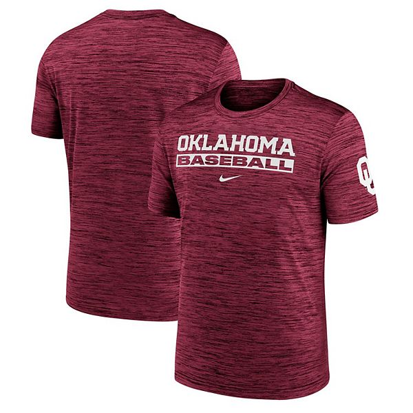

Мужская малиновая футболка oklahoma sooners velocity baseball wordmark stack dri-fit Nike
