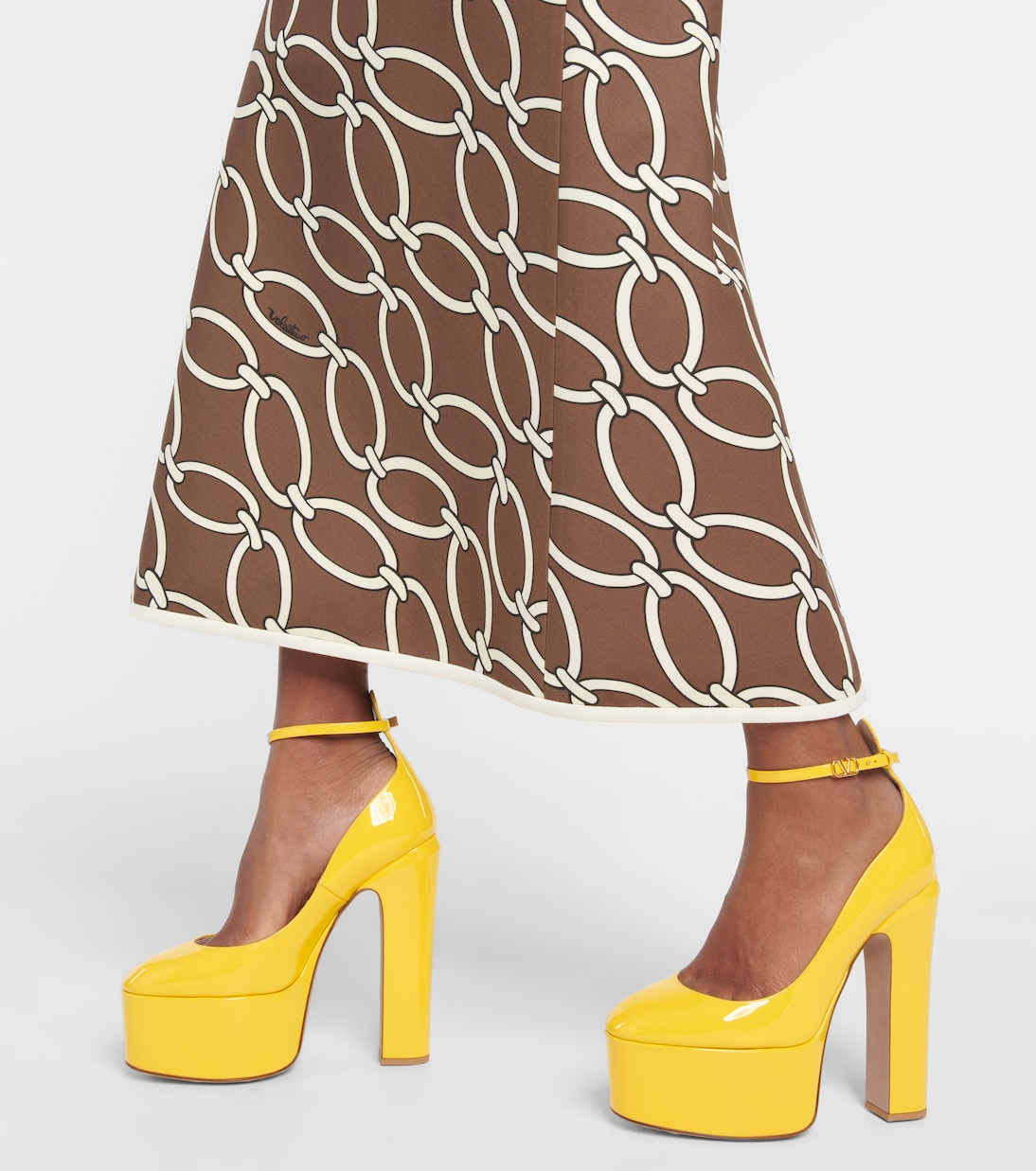 Туфли-лодочки Tan-Go 155 из лакированной кожи на платформе Valentino Garavani, Bright Lemon — фото 4
