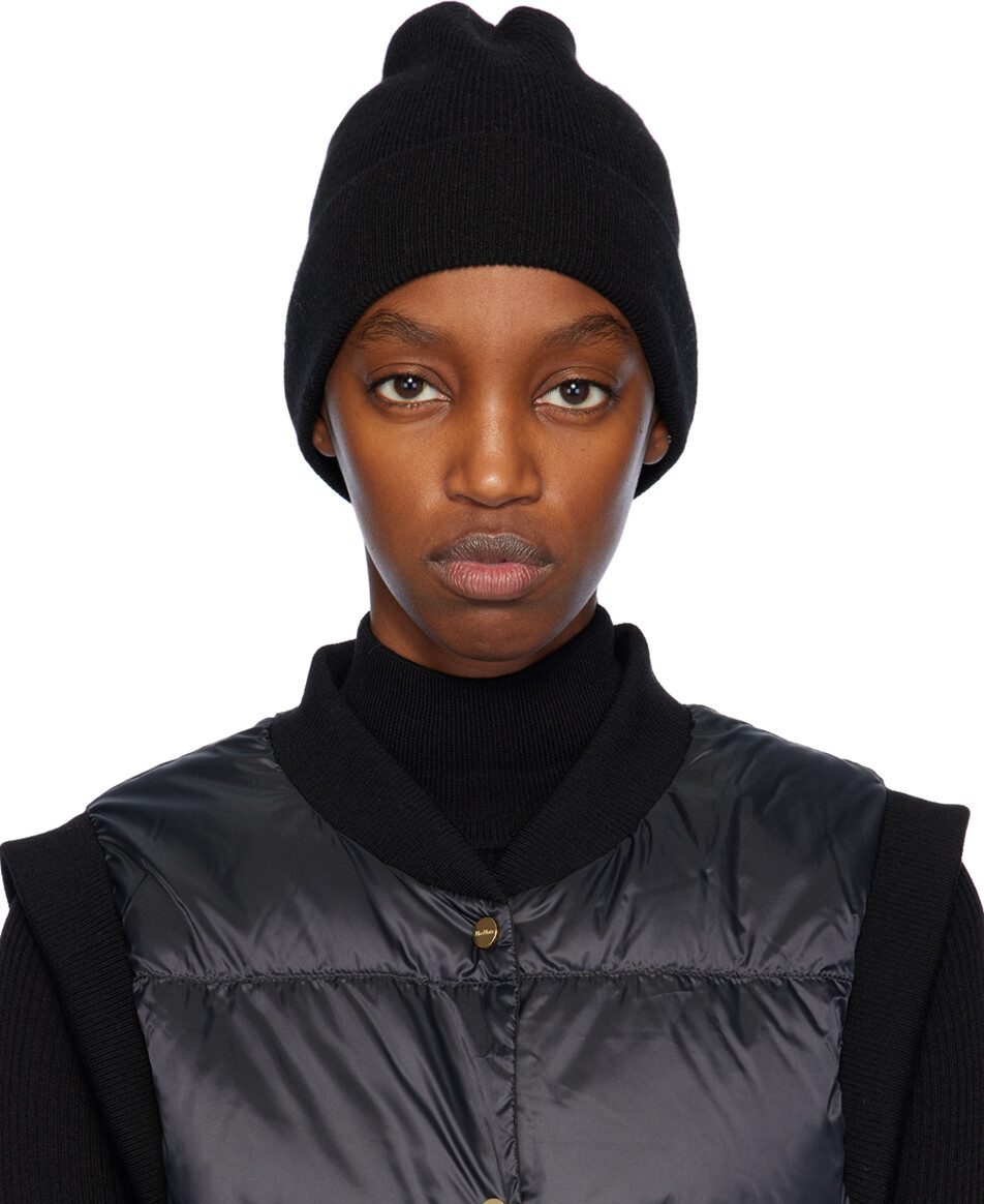 

Черная шапка в стиле Динди Max Mara