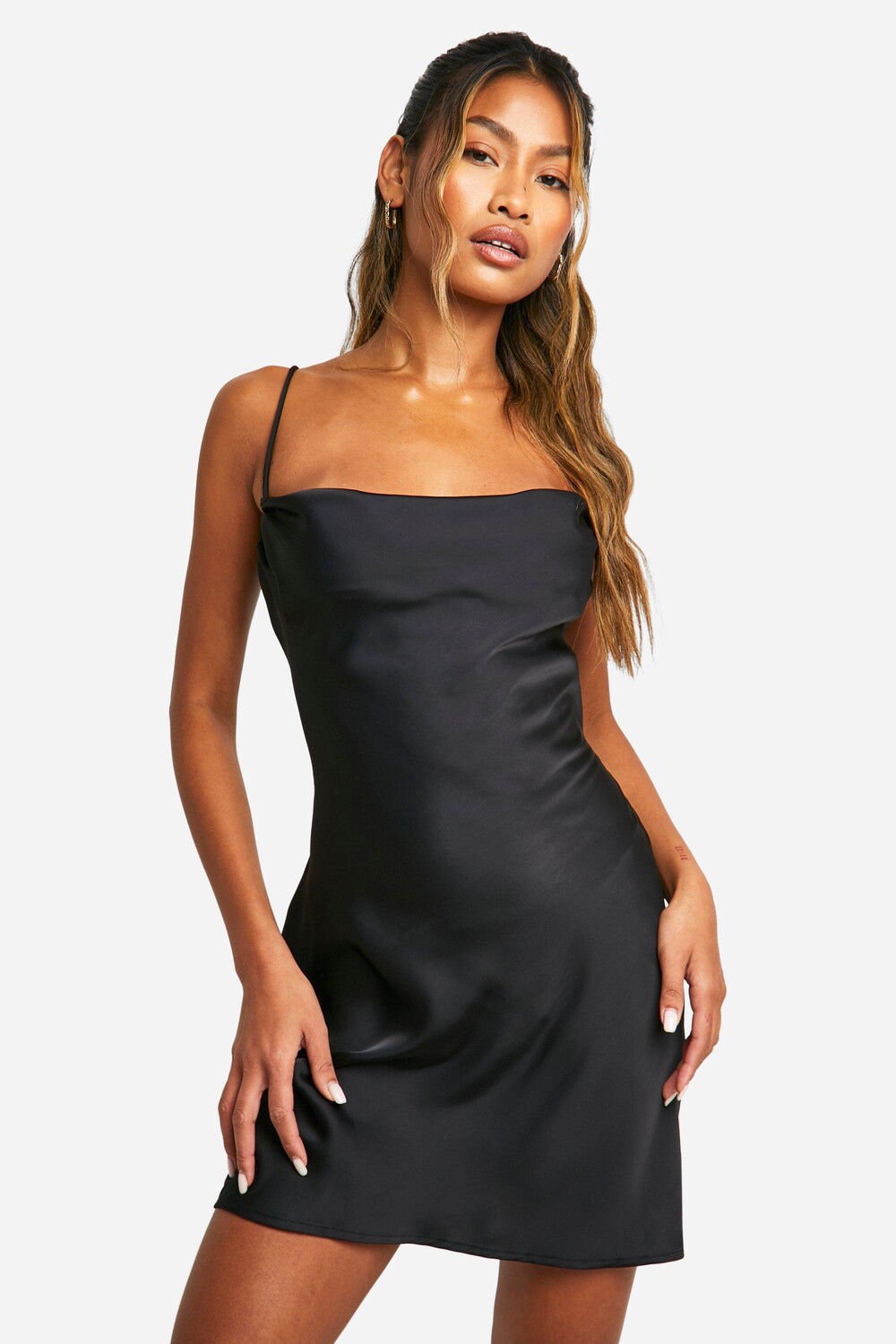

Атласное мини-платье-комбинация с капюшоном boohoo, черный