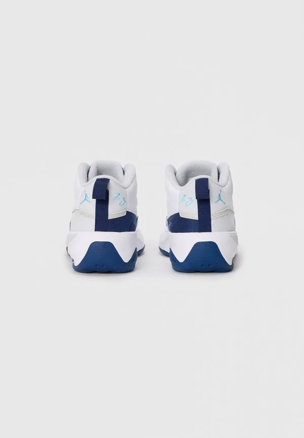 Кроссовки jordan max aura 7 унисекс Jordan, White/Pure Platinum-Coloured/Blue Chill/Blue Void/Photo Blue/Hot Lava — фото 3