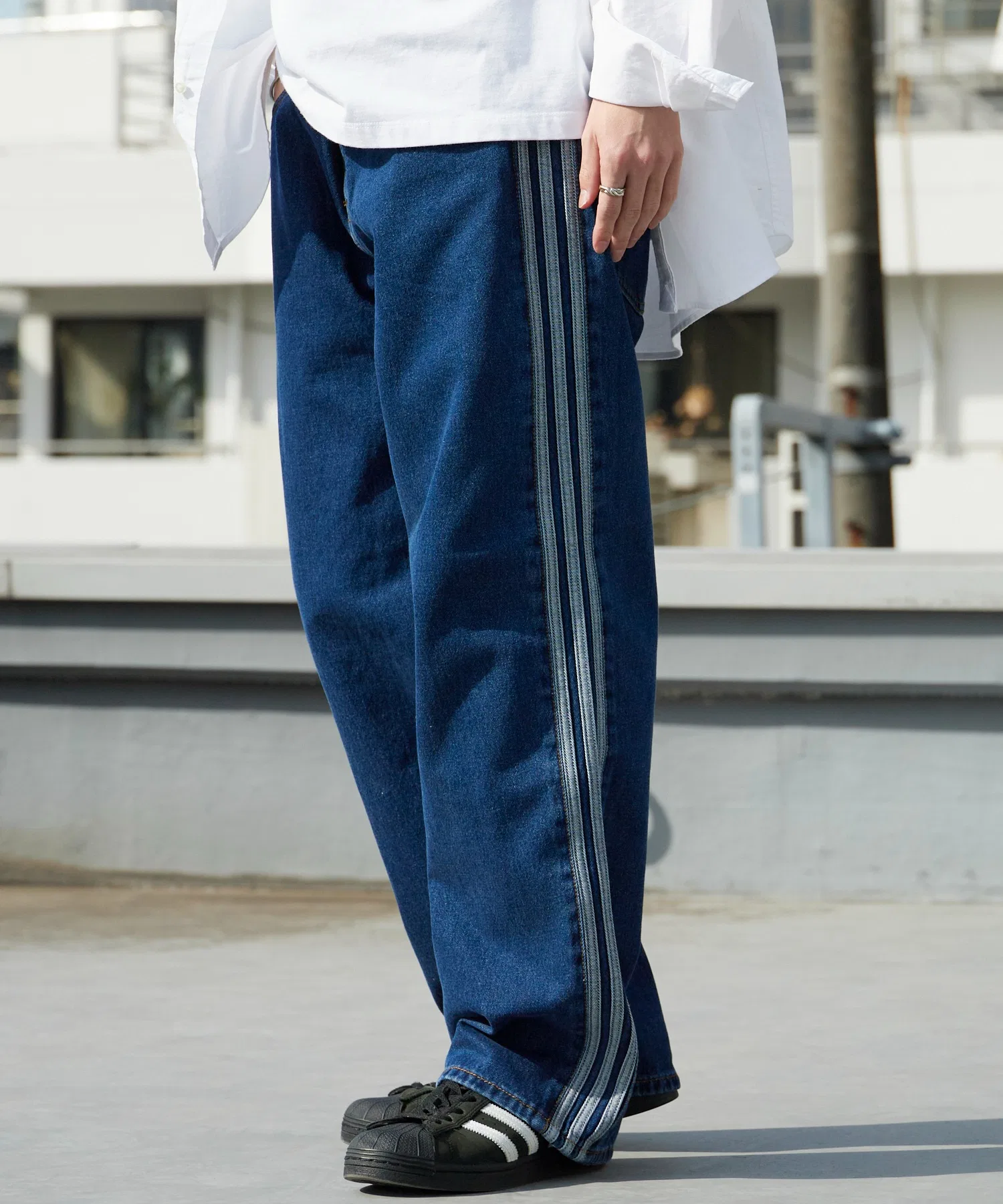Джинсовые спортивные брюки adidas FIREBIRD ADICOLOR Washed Track Denim Pants (весна/лето 2026)